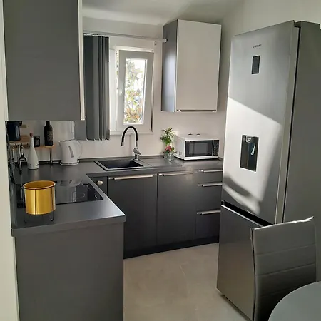 Apartman With Parking Space - 23229 *